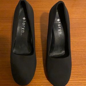Black Taryn by Taryn Rose healed shoe Size 10 women’s